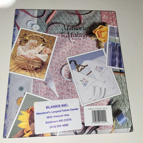 Set of 3 hardback crafting books. (Christmas  country) - Picture 6 of 7